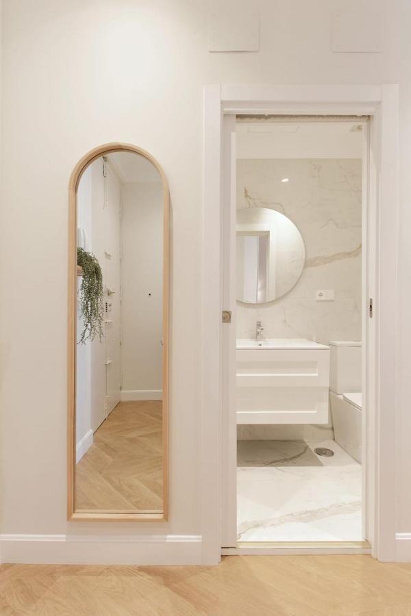 Deluxe Apartment Near Gran Via Мадрид Экстерьер фото
